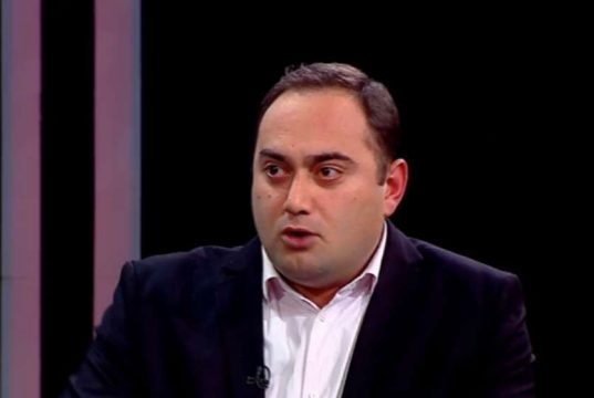 ზურაბ ქადაგიძე: გამოიყვანა ნოდარიკომ თავისი „ჩიტის“ „ჩიტი“ და ყვება: მე მხოლოდ მძღოლი ვიყავი პირადად შეხვედრებზე არ ვყოფილვარ, მაგრამ ვიცი მაღალი რანგის რუსი ჩინოვნიკები იყვნენო