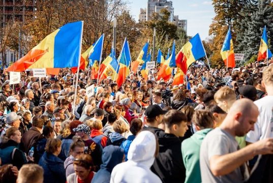 კიშინიოვის ცენტრში ოპოზიციის ათასობით მომხრე კვლავ გამოვიდა მიტინგზე კიშინიოვის ცენტრში ოპოზიციის ათასობით მომხრე კვლავ გამოვიდა მიტინგზე