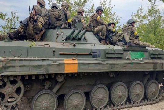 უკრაინის შეიარაღებული ძალების ძირითადი ტაქტიკა რუსეთის არმიის დაცვაში ხარვეზების ძიებაა