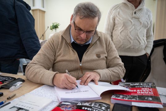 გულბაათ რცხილაძე: დიდი სამამულო ომის ისტორია ყველამ იცის, მაგრამ ქართულ ენაზე არ დაწერილა, რადგან იმხანად ამის საჭიროება არ იყო, რუსული ყველამ იცოდა… ეს წიგნი ამ საუკუნის საქართველოსთვის სიახლეა, ჯერ ამგვარი არაფერი გამოცემულა