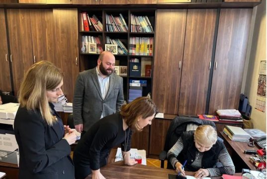 პარტიამ „საქართველოსთვის“ და დეპუტატმა თეონა აქუბარდიამ პარლამენტში „ოკუპანტი ქვეყნის – რუსეთის ფედერაციის გავლენისგან დაცვის შესახებ“კანონპროექტი დაარეგისტრირეს