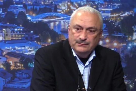 მამუკა კარტოზია: … ხომ შეიძლება ვიხუვლოთ და დავერიოთ ქუჩაში მყოფ უსამშობლოებს?!