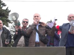 “არა ომს! არა პროფაშისტურ რევანშს! არა აგრესიულ ნეოლიბერალიზმსა და გლობალიზმს!”