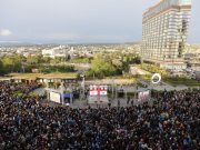 წისქვილის ქვა ტრიალებს ჩვენს თავზე, რომელიც, მესამე ათეული წელია, ვერ გადავაგდეთ