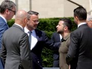 მოკეტე, რა! – ლუქსემბურგის პრემიერ-მინისტრმა ხავიერ ბეტელმა ზელენსკის პირის მოკუმვა ხელით ანიშნა მოკეტე, რა! - ლუქსემბურგის პრემიერ-მინისტრმა ხავიერ ბეტელმა ზელენსკის პირის მოკუმვა ხელით ანიშნა