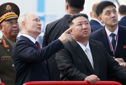 კომუნისტური სუნი და კაპიტალისტური ყნოსვა ვლადიმერ პუტინი და კიმ ჩენ ინი