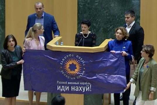 აბა, წარმოიდგინეთ ანა წითლიძე ხელისუფლების სადავეებთან, წარმოიდგინეთ ხათუნა სამნიძე, თინა ბოკუჩავა, თაკო ჩარკვიანი და თეონა აქუბარდია პოლიტიკურ ავანგარდში
