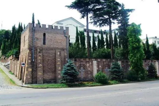 საპატრიარქო – საზოგადოებაში არსებული დაპირისპირების ხაზი დღეს ფასეულობების წინააღმდეგ ბრძოლისა და სახელმწიფოს სუვერენიტეტის ველზე გადის – უახლეს ისტორიაში ქვეყნის წინსვლა დაფუძნებული უნდა იყოს წმინდა ილია მართლის სიტყვებზე: ,,მამული, ენა, სარწმუნოება”