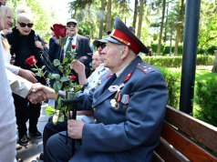 9 მაისს, ევრაზიის ინსტიტუტის მეგობრებმა 100 წლის ვეტერანები დაიცვეს ნაგიჟარი პროვოკატორისგან!