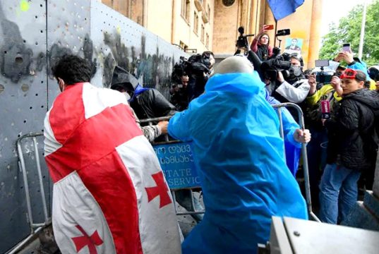 დროშისტარები ანუ რეგვენთა პატრიოტიზმი დროშისტარები ანუ რეგვენთა პატრიოტიზმი