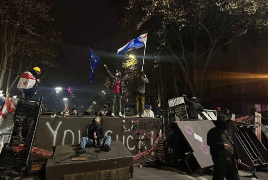 არ გამოგივათ, ბატონებო, მაიდანი, არა!