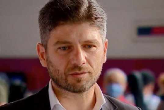 ,,თუ მაგრები ხართ, იქამდე გაიფიცეთ, სანამ ეს ხელისუფლება არ შეიცვლება… აა, ფულის დაკარგვა არ გინდათ? ფულის მონები ხართ და მაგიტომ“ – დაჩი ცაგურია