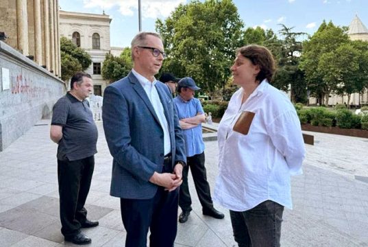 ერთი დასავლეთი ერთი დასავლეთი