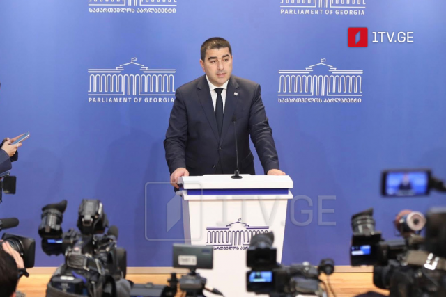 შალვა პაპუაშვილმა წარადგინა კონსტიტუციური სარჩელი, რომელშიც მოთხოვნილია „ნაციონალური მოძრაობის“, „კოალიცია ცვლილებისთვის“ და „ძლიერი საქართველო - ლელოს“ საქმიანობის არაკონსტიტუციურად ცნობა და აკრძალვა