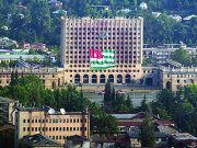 „ფული მოგვეცით და ჩვენ გადავწყვეტთ, რაში დავხარჯოთ“ – რუსი პროპაგანდისტის სტატია, რომელმაც სოხუმში უკმაყოფილება გამოიწვია