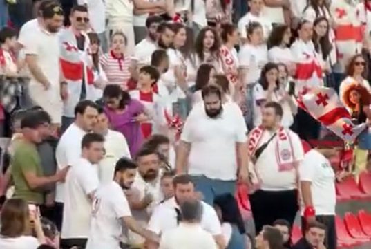 “პუტინ ხუი***ს“ შეძახილმა ტრიბუნაზე ნამდვილი სკანდალი გამოიწვია…” – რა მოხდა საქართველო-ბაჰრეინის მატჩის დასრულების შემდეგ პუტინ ხუი***ს შეძახილმა ტრიბუნაზე ნამდვილი სკანდალი გამოიწვია