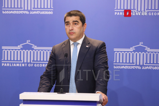 შალვა პაპუაშვილი - „აშშ-ის გადასაწყვეტი არ არის, რა კანონები გვექნება ფრანგებს“ - თქვა საფრანგეთის პრეზიდენტმა მას შემდეგ, რაც საქართველოს დაუწუნა „გამჭვირვალობის კანონის“ მესამე მუხლის მეოთხე პუნქტი