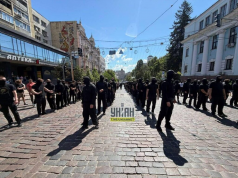უკრაინული მედიის ცნობით, კიევში ლგბტქ+ საზოგადოების აღლუმი საპროტესტო აქციის ფონზე მიმდინარეობს
