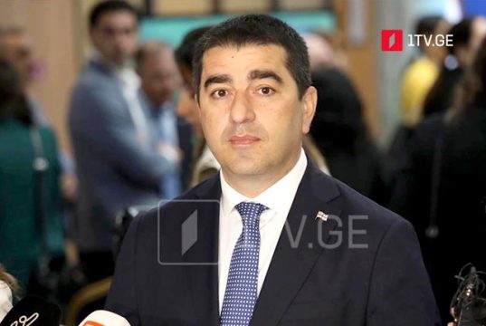 შალვა პაპუაშვილი – მთავარი კითხვა მხოლოდ ის კი არ არის, როდის მიგვიღებენ ევროკავშირში, მთავარი კითხვაა, რომელ ევროკავშირში გვთავაზობენ გაწევრიანებას, რა უფლებებით და რამდენად თანასწორი წევრის სტატუსით? შალვა პაპუაშვილი – მთავარი კითხვა მხოლოდ ის კი არ არის, როდის მიგვიღებენ ევროკავშირში, მთავარი კითხვაა, რომელ ევროკავშირში გვთავაზობენ გაწევრიანებას, რა უფლებებით და რამდენად თანასწორი წევრის სტატუსით?
