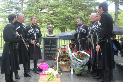 გმირის უკვდავსაყოფად გმირის უკვდავსაყოფად