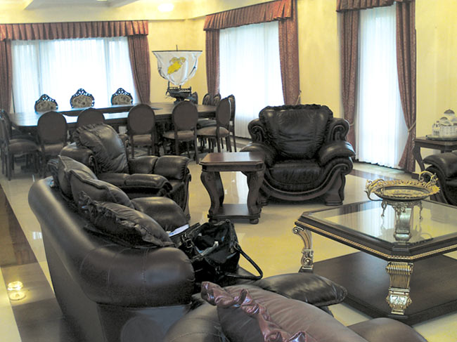 ფოთისა და ხობის მიტროპოლიტის, მეუფე გრიგოლის (გურამ ბერბიჭაშვილის) კაბინეტი ფოთისა და ხობის მიტროპოლიტის, მეუფე გრიგოლის (გურამ ბერბიჭაშვილის) კაბინეტი