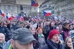 В Праге прошла массовая акция протеста против вакцинации от коронавируса