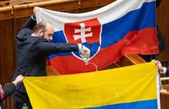 В парламенте Словакии надругались над флагом Украины