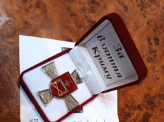 Даже наградные знаки «За взятие Крыма» подготовили для отличившихся.