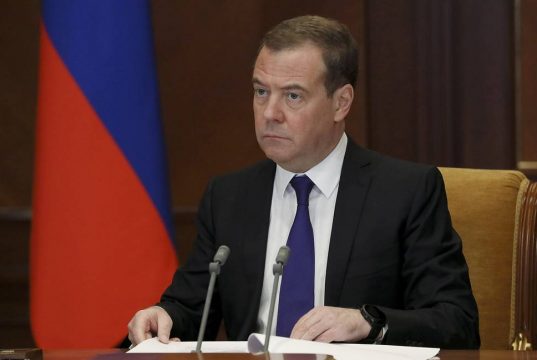 Медведев не исключил национализацию имущества лиц из США и ЕС в России в ответ на санкции