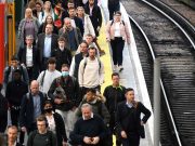 В Британии железнодорожники устроили крупнейшую за последние 30 лет забастовку: движение остановилось