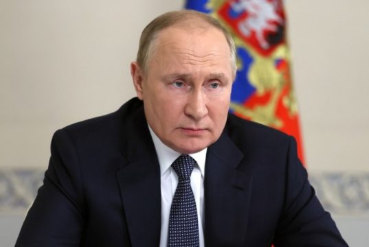 Путин заявил о работе над международной резервной валютой на основе корзины БРИКС
