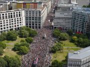 Spiegel: над зданием рейхстага в Берлине впервые подняли радужный флаг