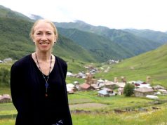 Келли Дегнан исполнила сванский танец с ансамблем «Рихо» в Местии Келли Дегнан исполнила сванский танец с ансамблем "Рихо" в Местии