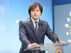 Председатель «Грузинской мечты» Ираклий Кобахидзе сказал в отношении Карла Харцели, что посол сыграл только отрицательную роль в отношениях между Евросоюзом и Грузией Ираклий Кобахидзе