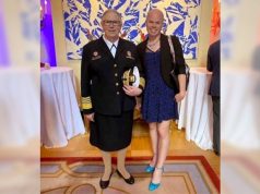 Трансгендерный адмирал США Рейчел Левин и зам помощника министра ядерной энергетики Сэм Бринтон