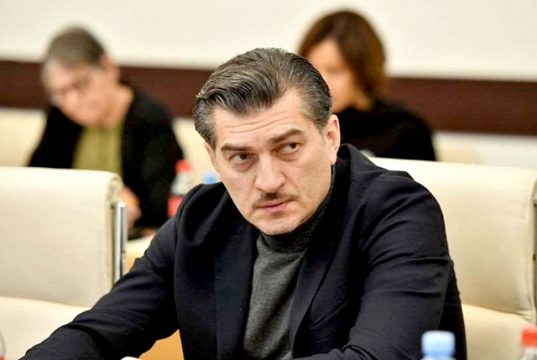 По словам Михаила Кавелашвили, после выборов 2020 года посольство США должно было немедленно дать строгие инструкции ISFED по поводу ошибки в параллельном подсчете голосов, но позиция была «примирительной» Михаил Кавелашвили