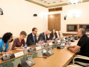 Представители посольств ЕС и США встретились с парламентскими политическими группами Представители посольств ЕС и США встретились с парламентскими политическими группами