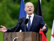 Шольц назвал важным прямое общение с Путиным