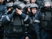 Протестующие пикетировали здание правительства Молдавии против роста цен на продукты и энергоресурсы.