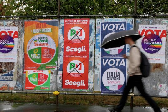 Италия передумала совершать суицид. Брюссель возмущен