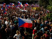 Чехи потребовали отставки правительства и российского газа