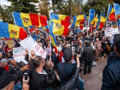 Оппозиция Молдавии строит палаточный городок у парламента, чтобы добиться его роспуска