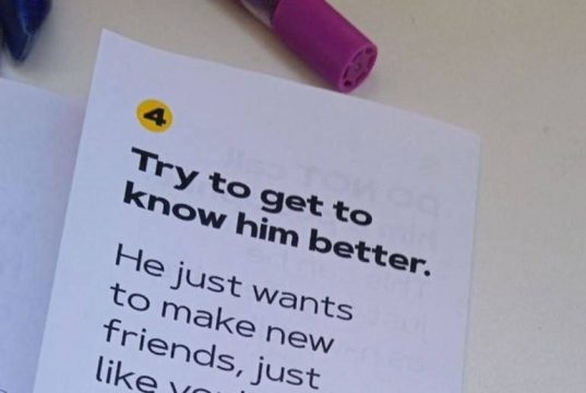 Детей Великобритании учат не боятся педофилов. Или, другими словами, учат тому, что педофилия это нормально и с педофилами можно дружить.