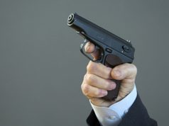 В НОВОЙ МОСКВЕ ЖЕНЩИНУ ЗАСТРЕЛИЛИ ИЗ-ЗА СОБАКИ