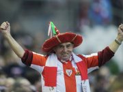 Испанские болельщики вывесили на трибунах флаги ДНР и СССР