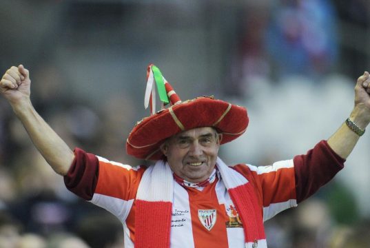 Испанские болельщики вывесили на трибунах флаги ДНР и СССР