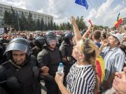 Полиция разогнала протестующих в центре Кишинева
