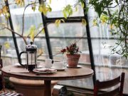 Украинских беженцев выгнали из ресторана в Париже со словами: «Viva Putin!»