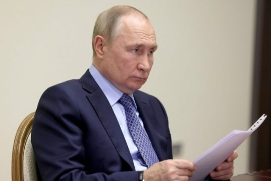 Путин назвал молодежную политику стратегически важной темой