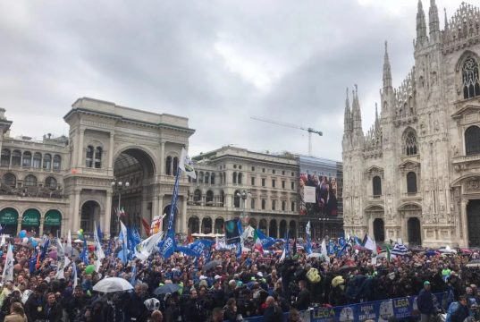 В Милане митингующие потребовали перестать вооружать Украину